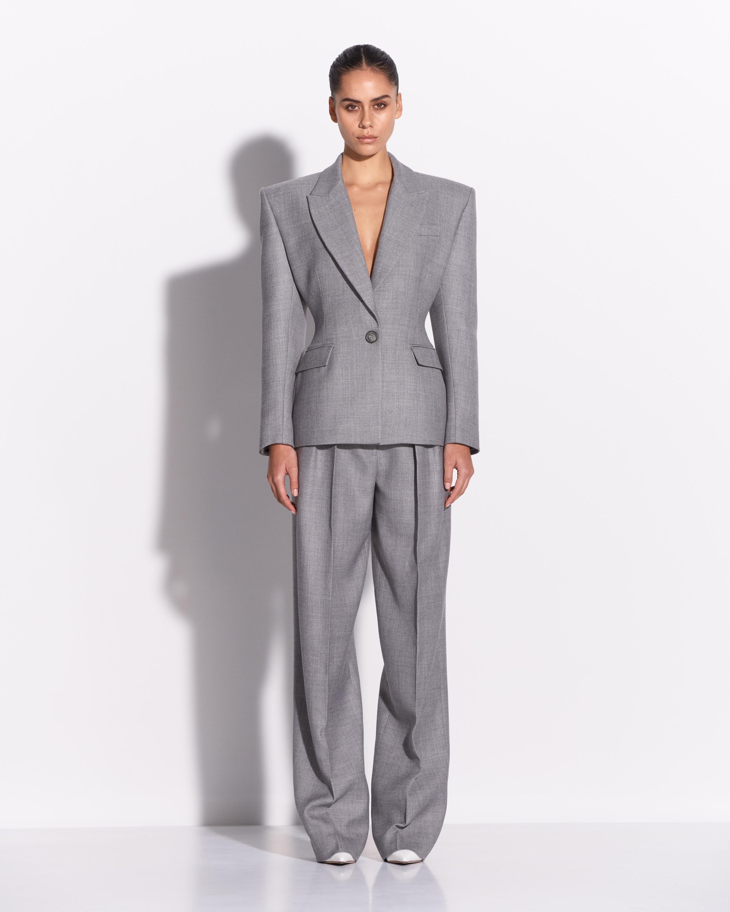 Single Breasted Contour Blazer in Wool Suiting