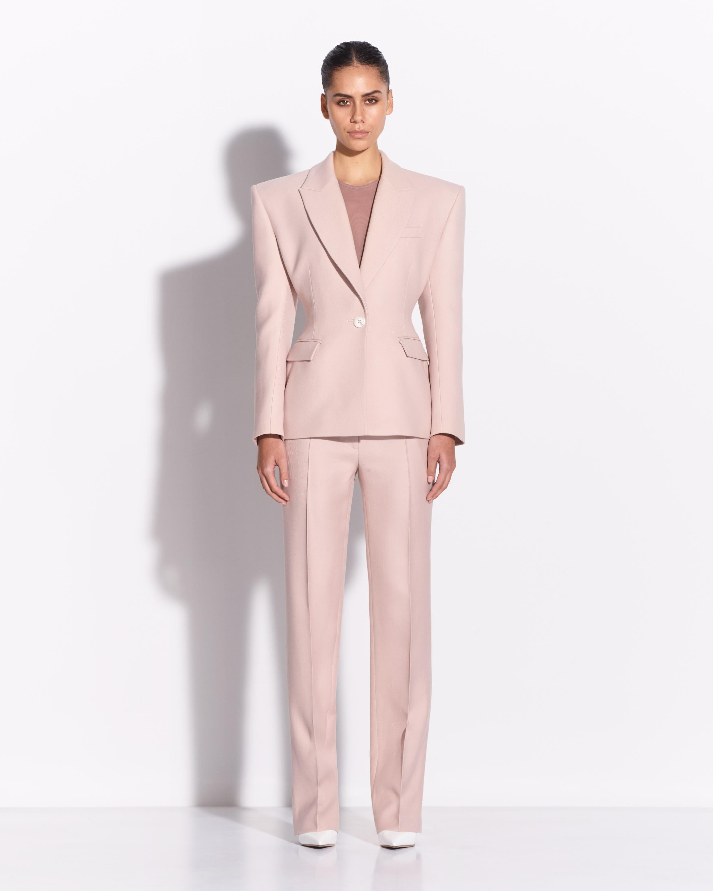 Single Breasted Contour Blazer in Wool Suiting