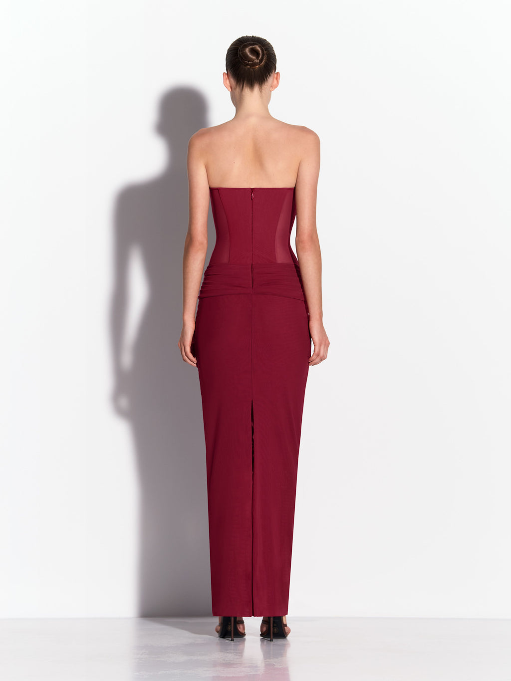 Curved Longline Column in Stretch Mesh