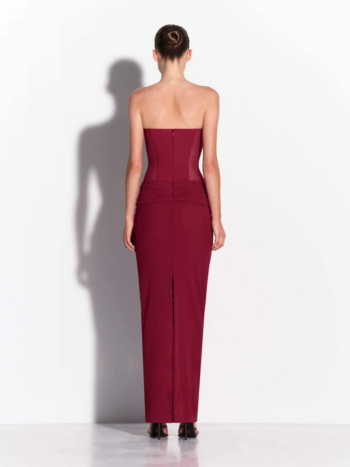 Curved Longline Column in Stretch Mesh