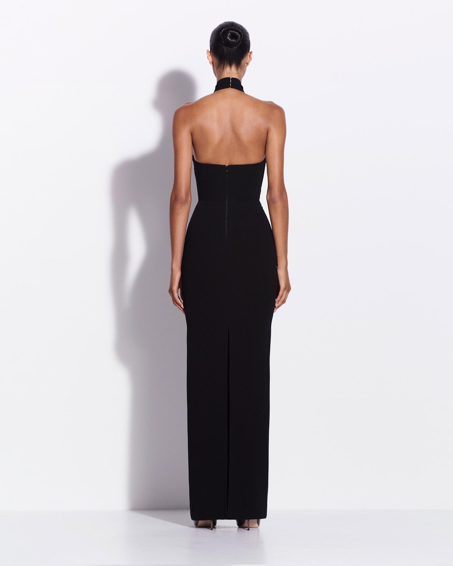 Halter Twist Column in Crepe 6 / Black Halter Twist Column in Crepe 6 / Black
