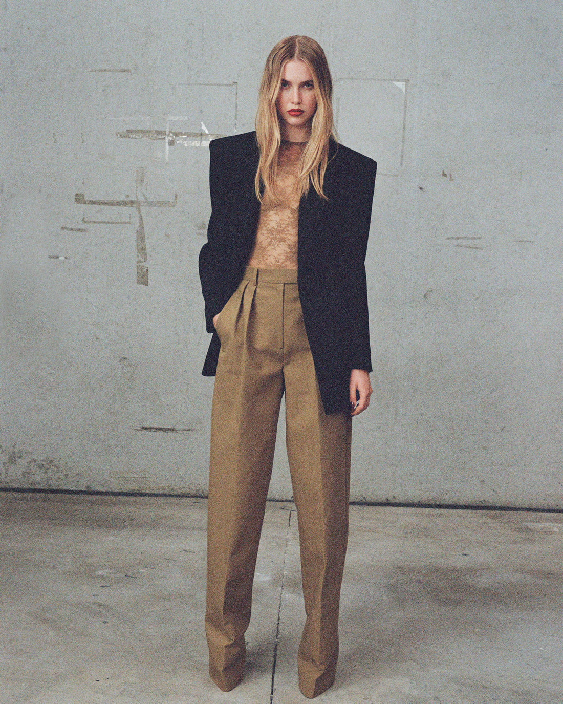 Alex Perry Pre Fall 2025 Look 13 — Double Breasted Contour Blazer in Wool Suiting, Sleeveless Bodysuit in Lace & Tailored…