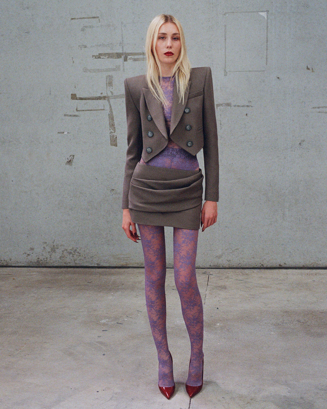 Alex Perry Pre Fall 2025 Look 23 — Tuxedo Crop Blazer in Wool Suiting, Sleeveless Bodysuit in Lace, Low Rise Mini Skirt in…