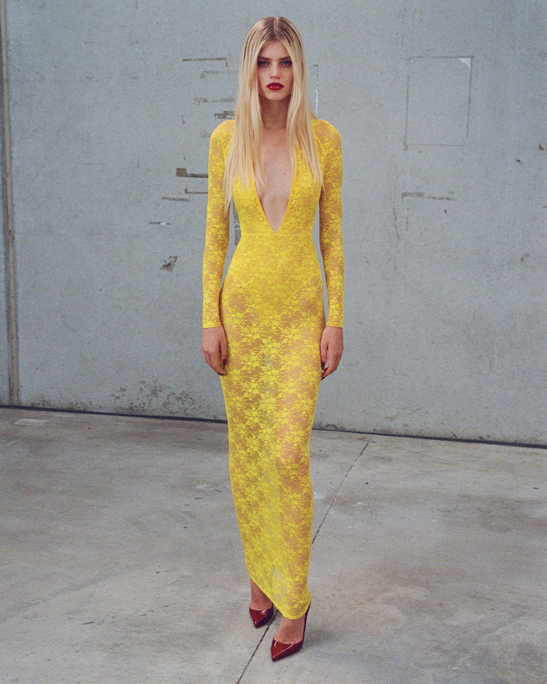 Alex Perry Pre Fall 2025 Look 26 — Long Sleeve Halter Column in Lace
