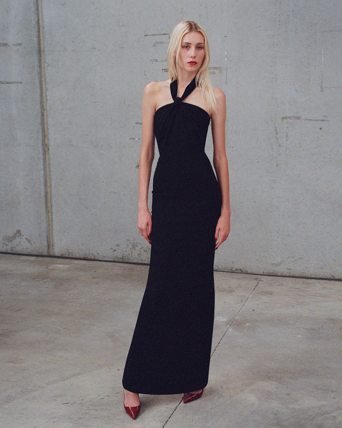 Alex Perry Pre Fall 2025 Look 39 — Halter Twist Column in Crepe