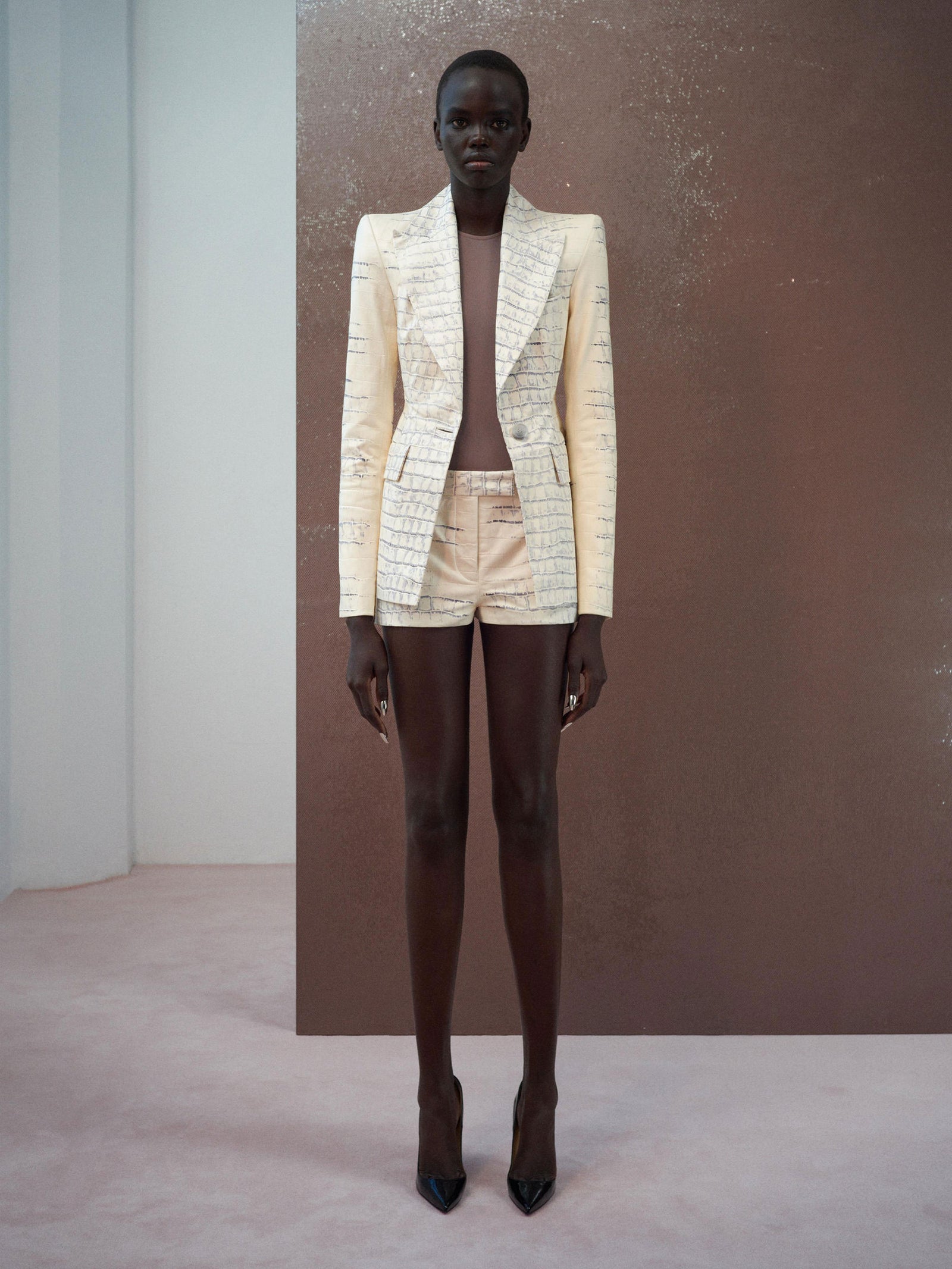 Alex Perry RE26 — Look 02