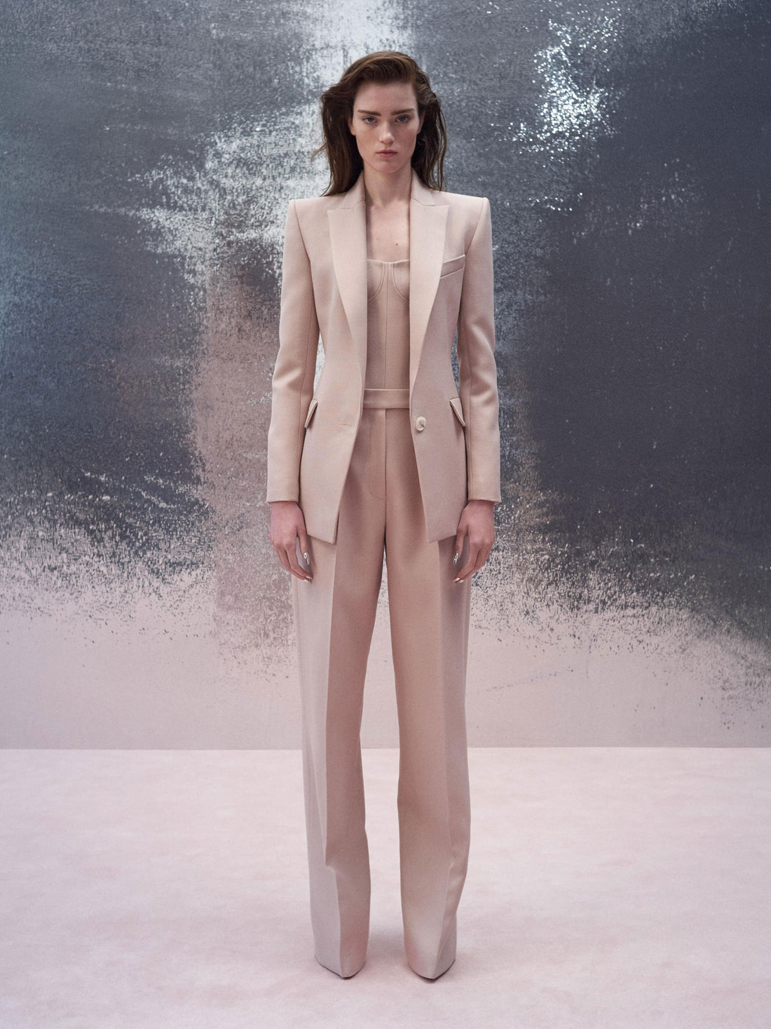 Alex Perry RE26 — Look 15