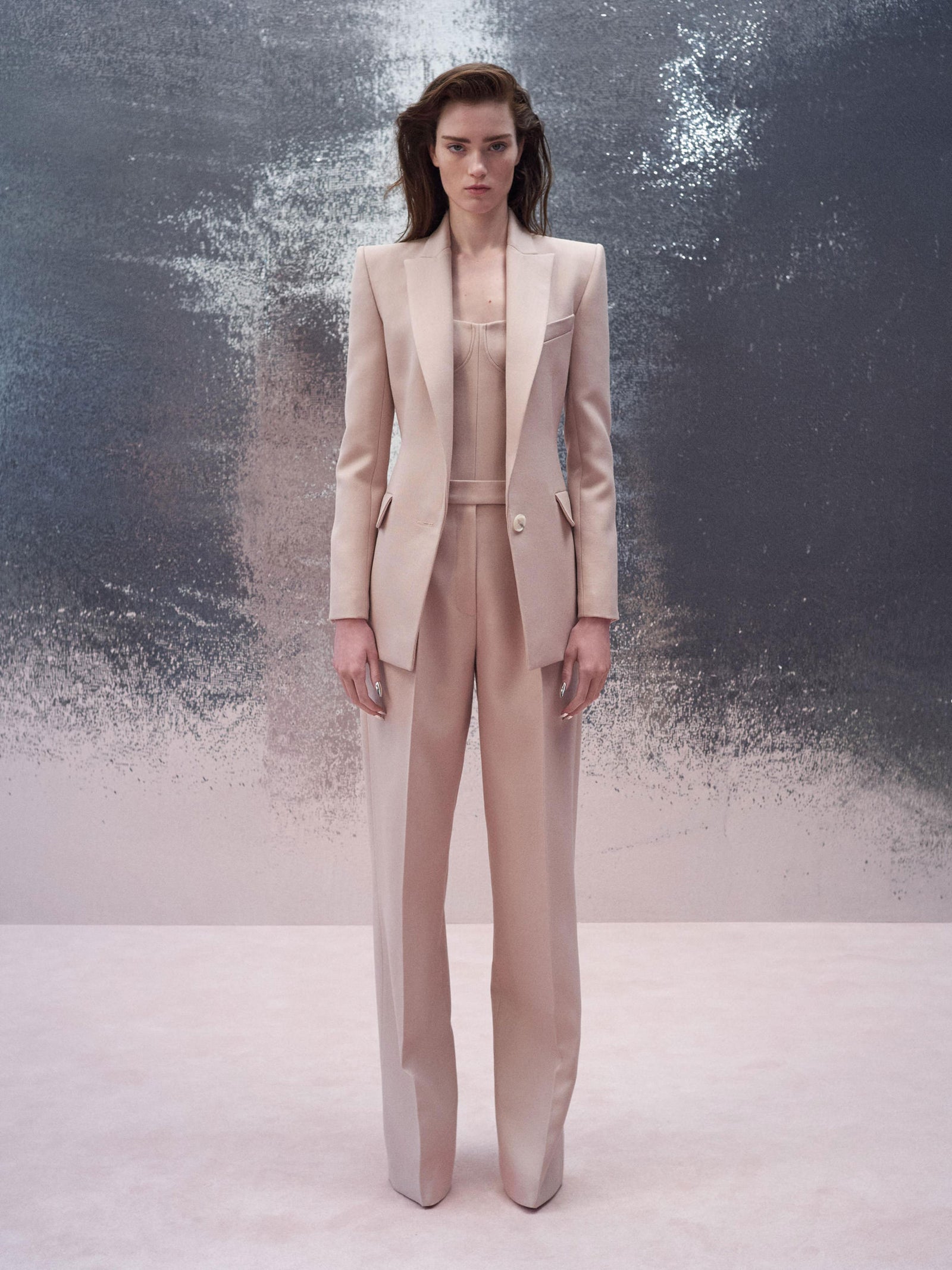 Alex Perry RE26 — Look 15