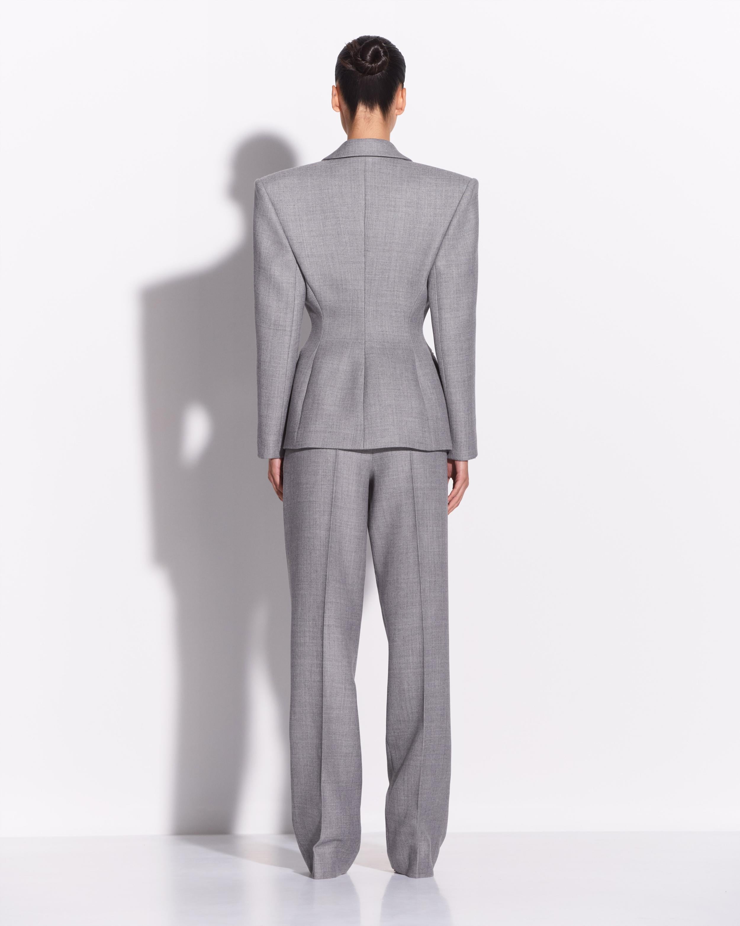 Single Breasted Contour Blazer in Wool Suiting