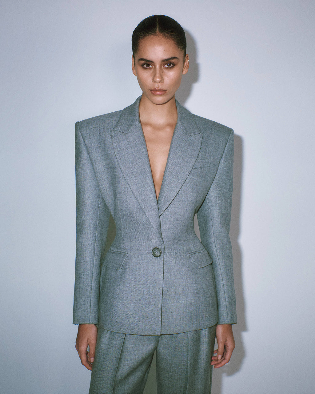 Single Breasted Contour Blazer in Wool Suiting