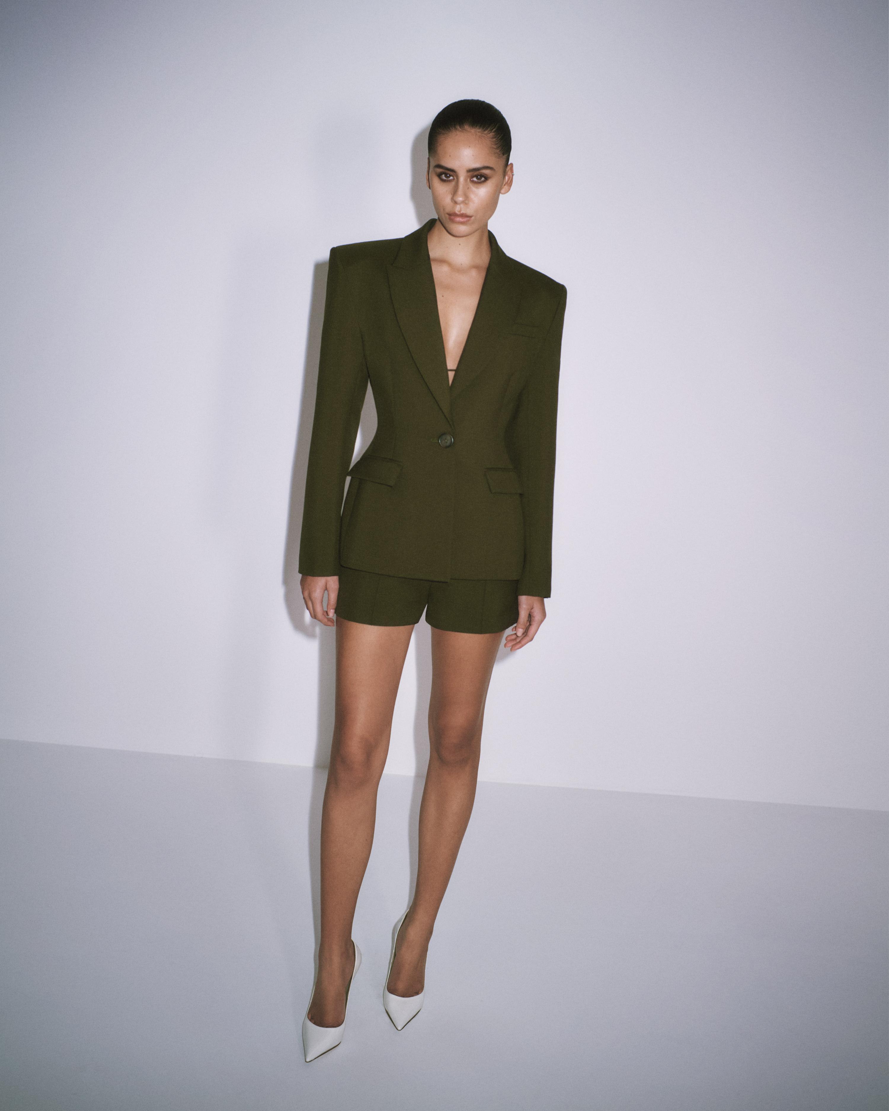Single Breasted Contour Blazer in Wool Suiting