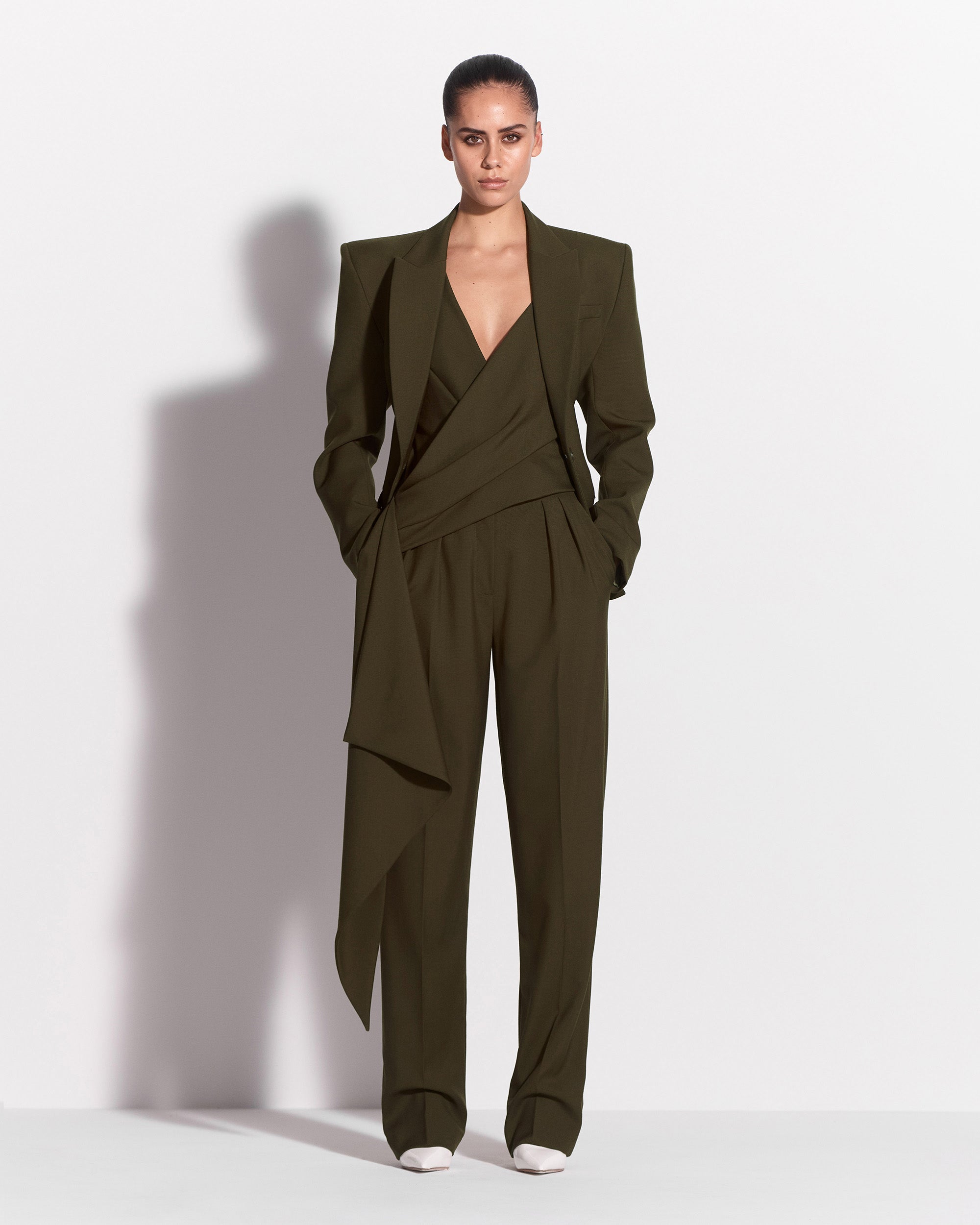 Single Breasted Contour Blazer in Wool Suiting